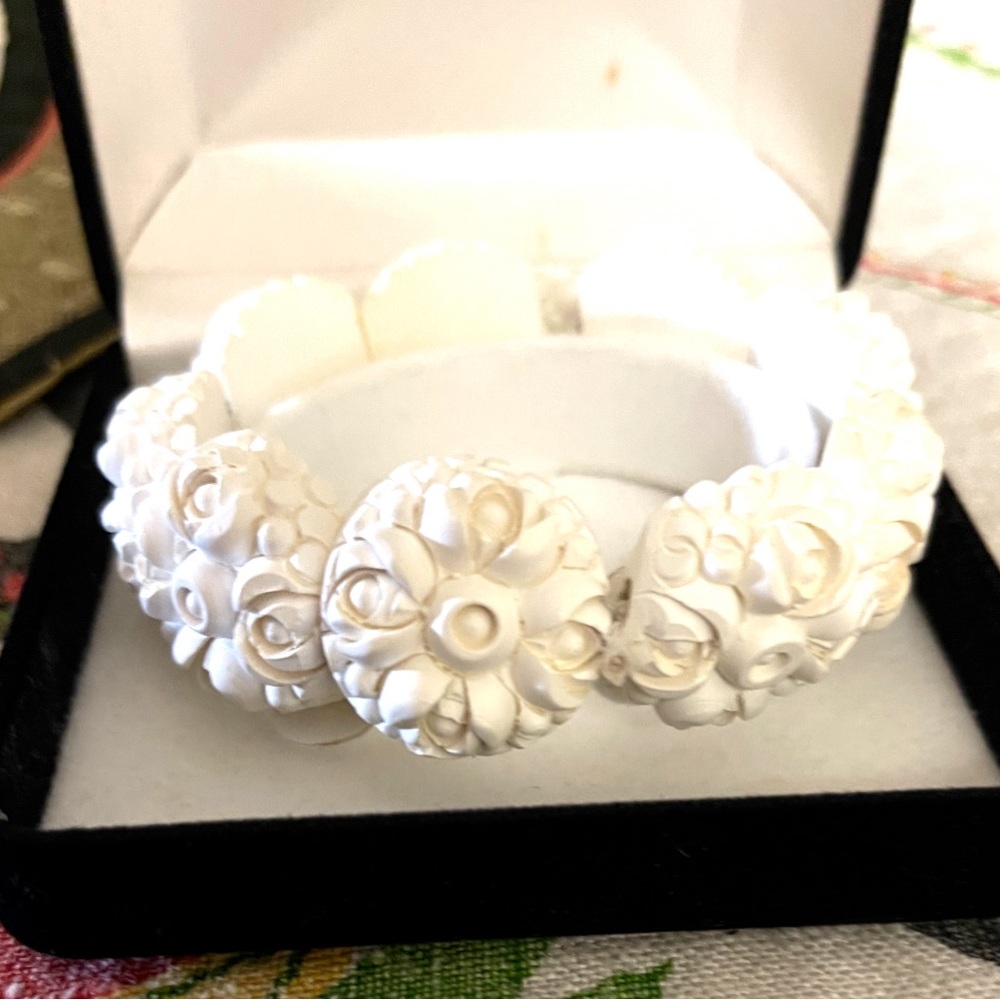Intricately Carved Meerschaum Floral Stretch Bracelet & matching clipon earrings